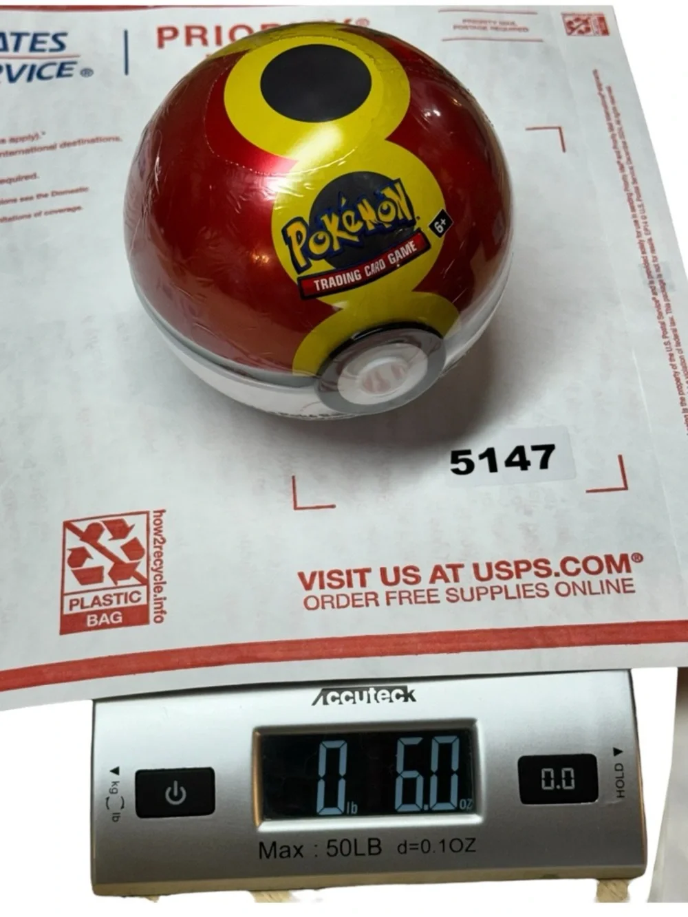 Pokémon TCG Repeat Ball Tin E25 Sealed Poké Ball Collector Tin New
